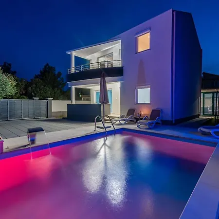 Julija Zadar Villa *