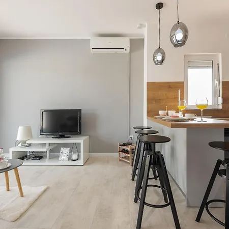 Julija Zadar Villa *