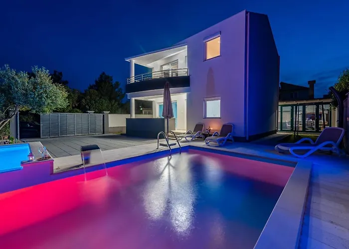 Julija Zadar Villa *