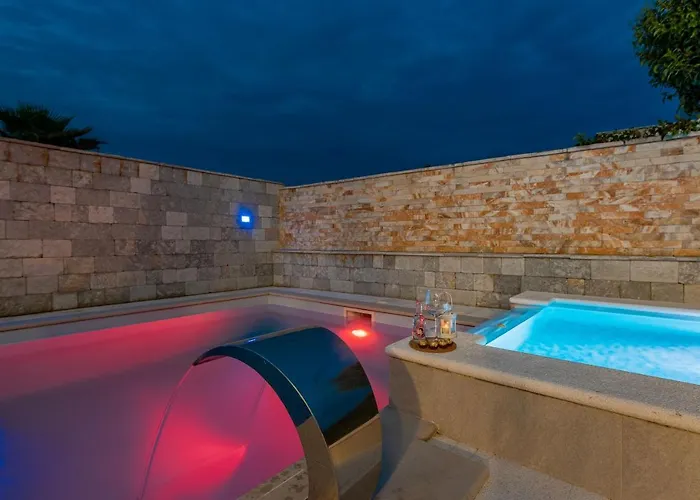 Julija Zadar Сукошан