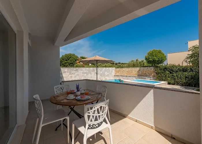 Julija Zadar Вилла Сукошан